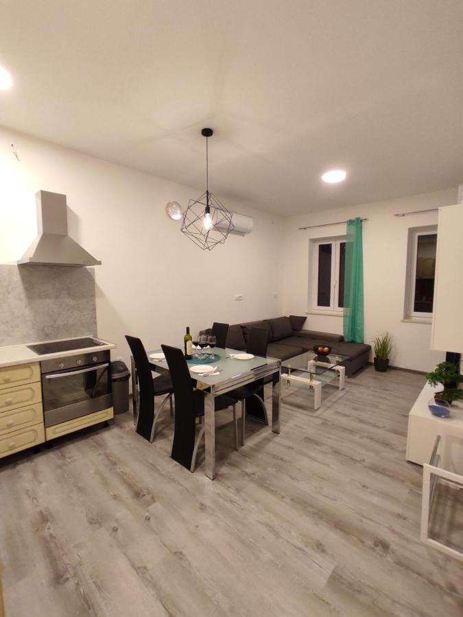 Apartment Ravnice Omiš Kültér fotó